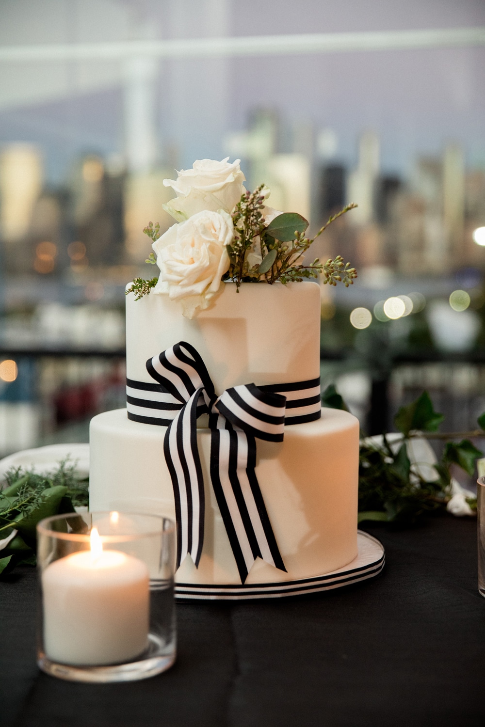 wedding cake black and white